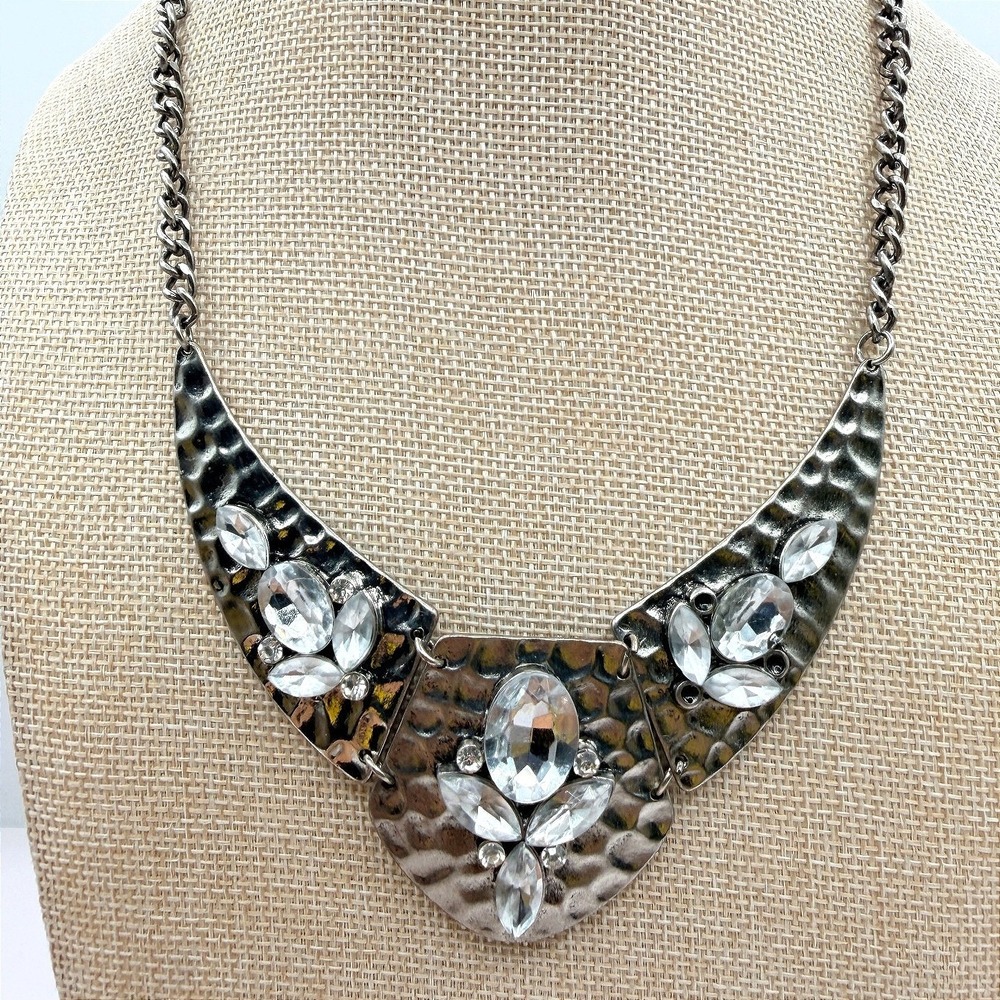 Vintage 90s Justin & Taylor SilverTone Hammered Bib Necklace Clear Glass Jewelry